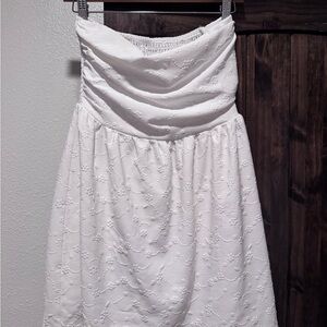 Elegant White Strapless Dress